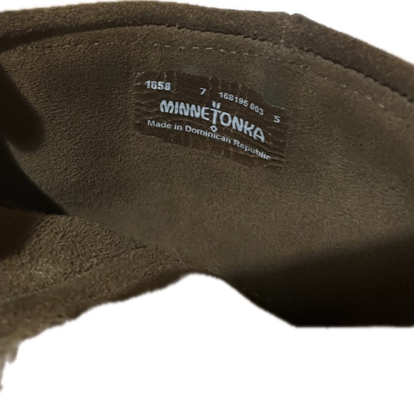 Gorgeous Minnetonka moccasin fringe boots in brown. - Picture 3 of 4